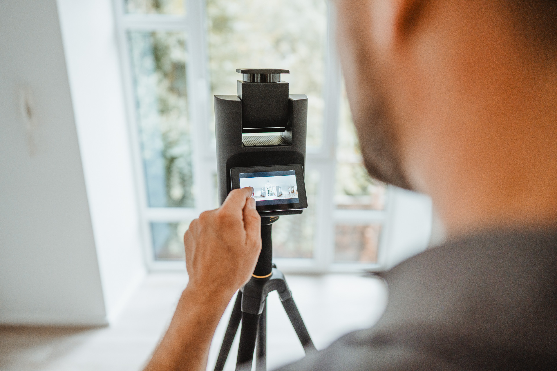 Beratungsgespräch bei HOLZLAR Immobilien